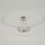 מעמד לעוגה שקוף עם רגל כסף קצרה