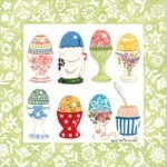 מפיות ביצים בכוסות רקע ירוק