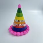 כובע Happy Birthday צבעוני עם פונפונים ורוד