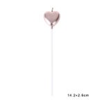 شموع على شكل قلب ذهبي وردي