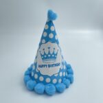 כובע Happy Birthday תכלת ונקודות לבן עם פונפונים