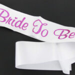 סרט גוף כלה סאטן לבן כיתוב ורוד גליטר