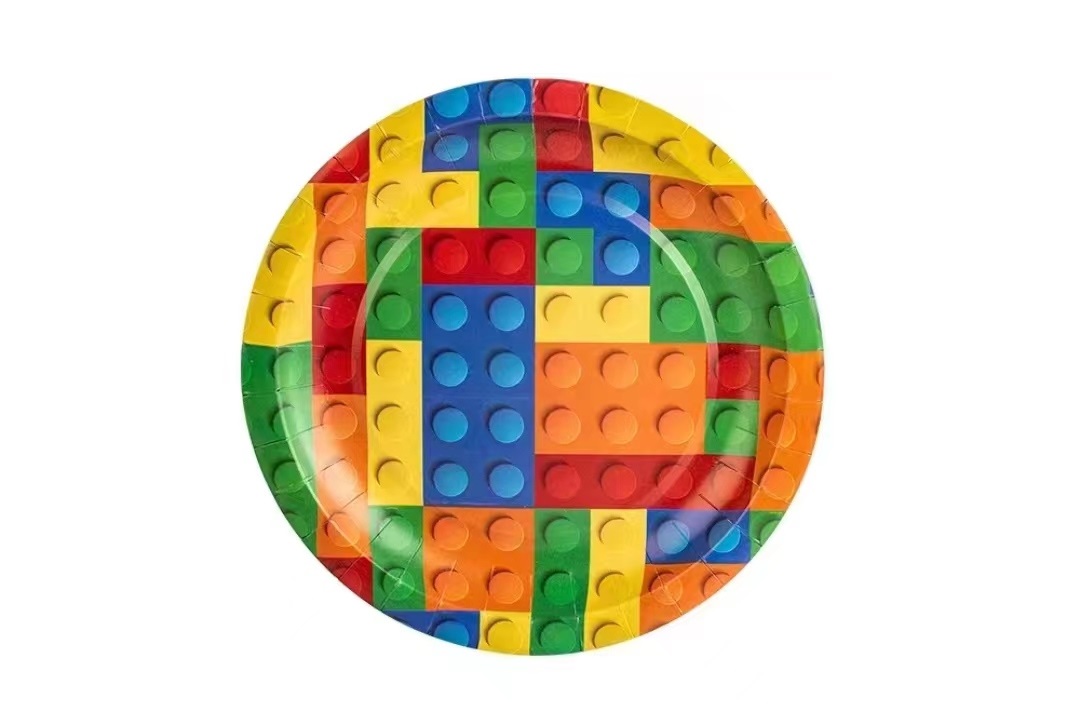 6955678154217 צלחות נייר גדולות קוביות לגו – תמונה 1