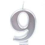 נר גדול ספרה 9 עם מעמד שחור - כסף מטאלי