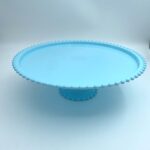 מעמד לעוגה תכלת עם רגל קצרה